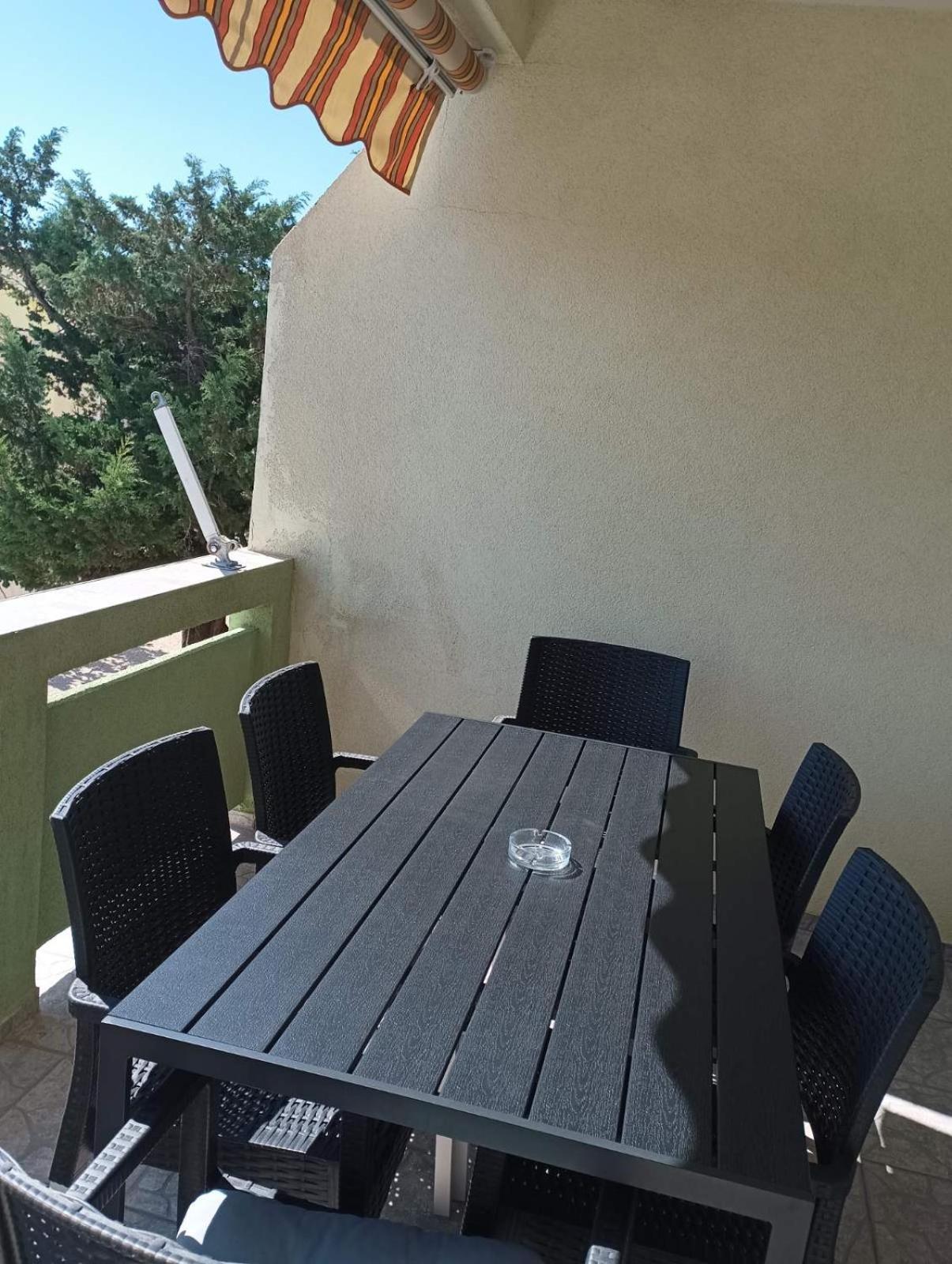 Apartmani Ana Vir Exteriör bild
