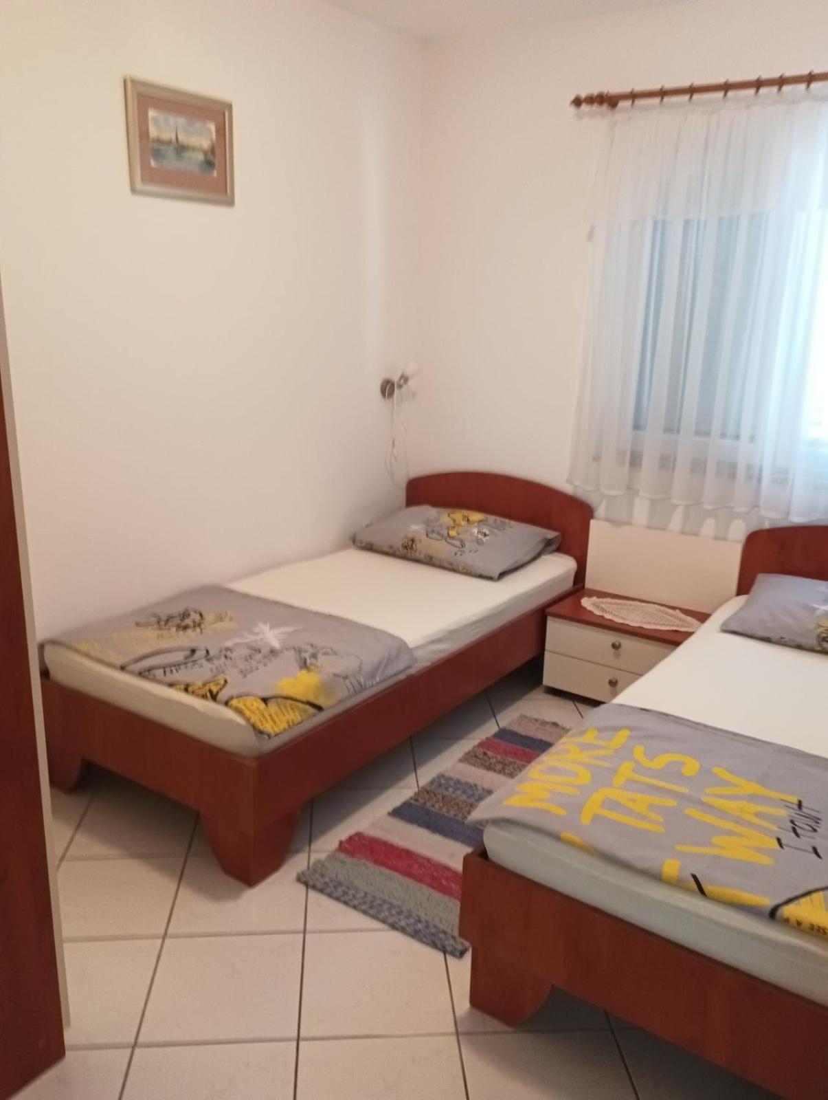 Apartmani Ana Vir Exteriör bild