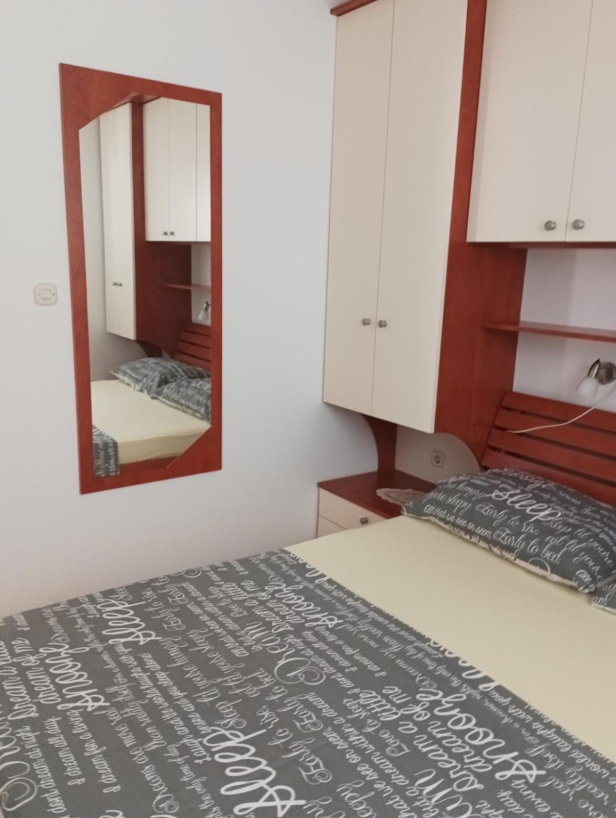 Apartmani Ana Vir Exteriör bild