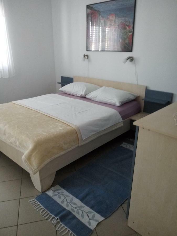 Apartmani Ana Vir Exteriör bild