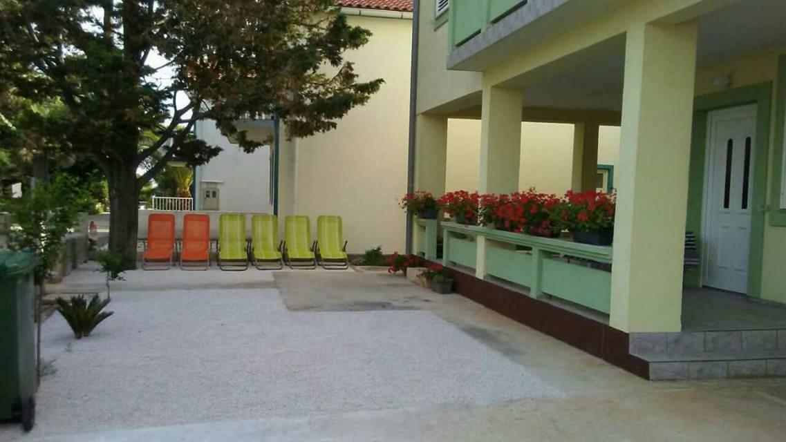 Apartmani Ana Vir Exteriör bild