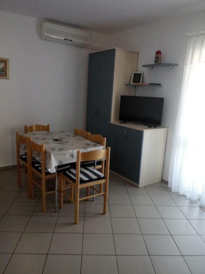 Apartmani Ana Vir Exteriör bild