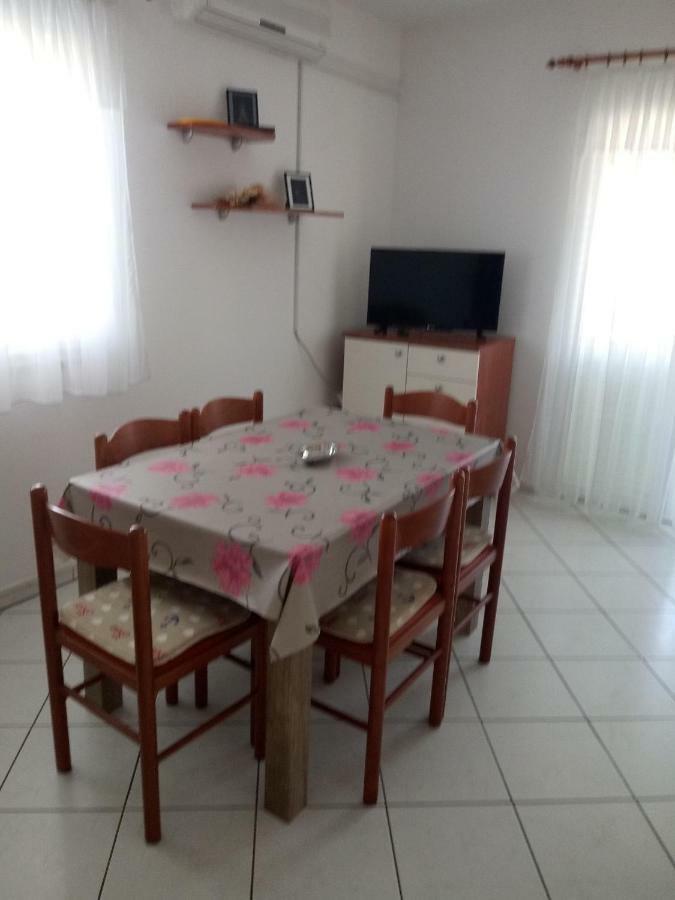Apartmani Ana Vir Exteriör bild