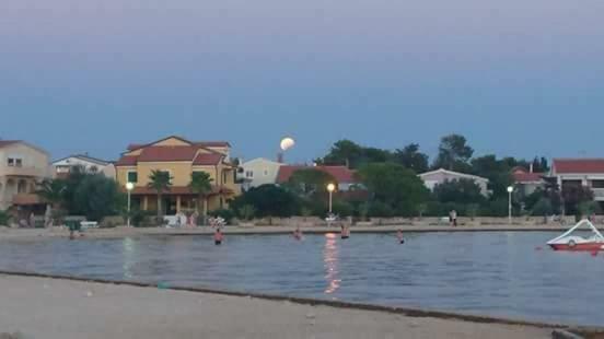 Apartmani Ana Vir Exteriör bild