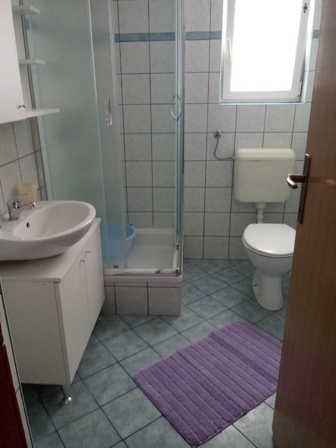 Apartmani Ana Vir Exteriör bild