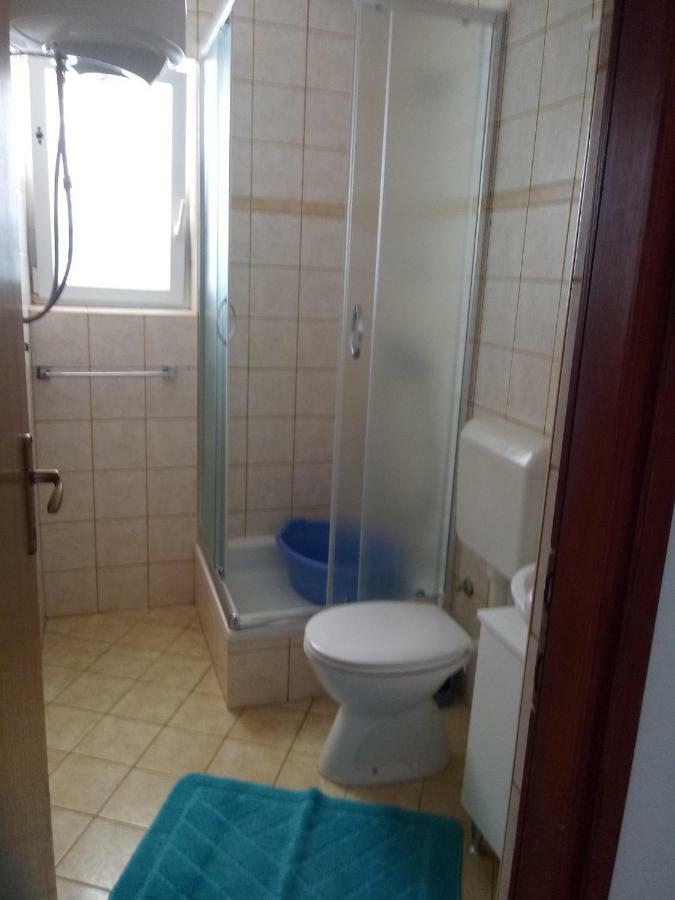 Apartmani Ana Vir Exteriör bild