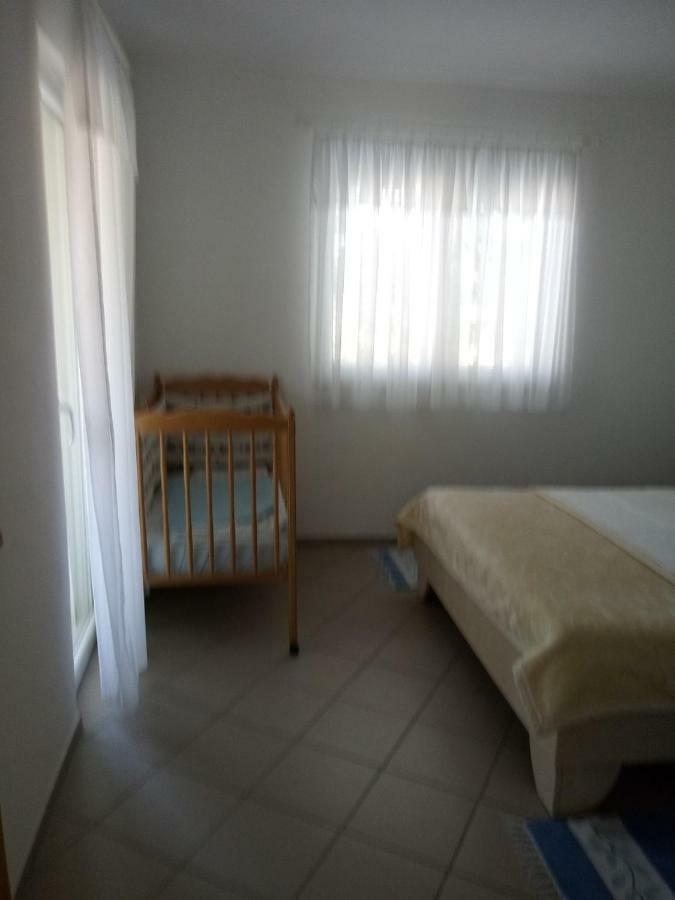 Apartmani Ana Vir Exteriör bild